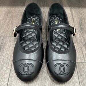 CHANEL CC LOGO BLACK LEATHER MARYJANE BALLET FLATS SHOES GOLD BUCKLE 39.5C